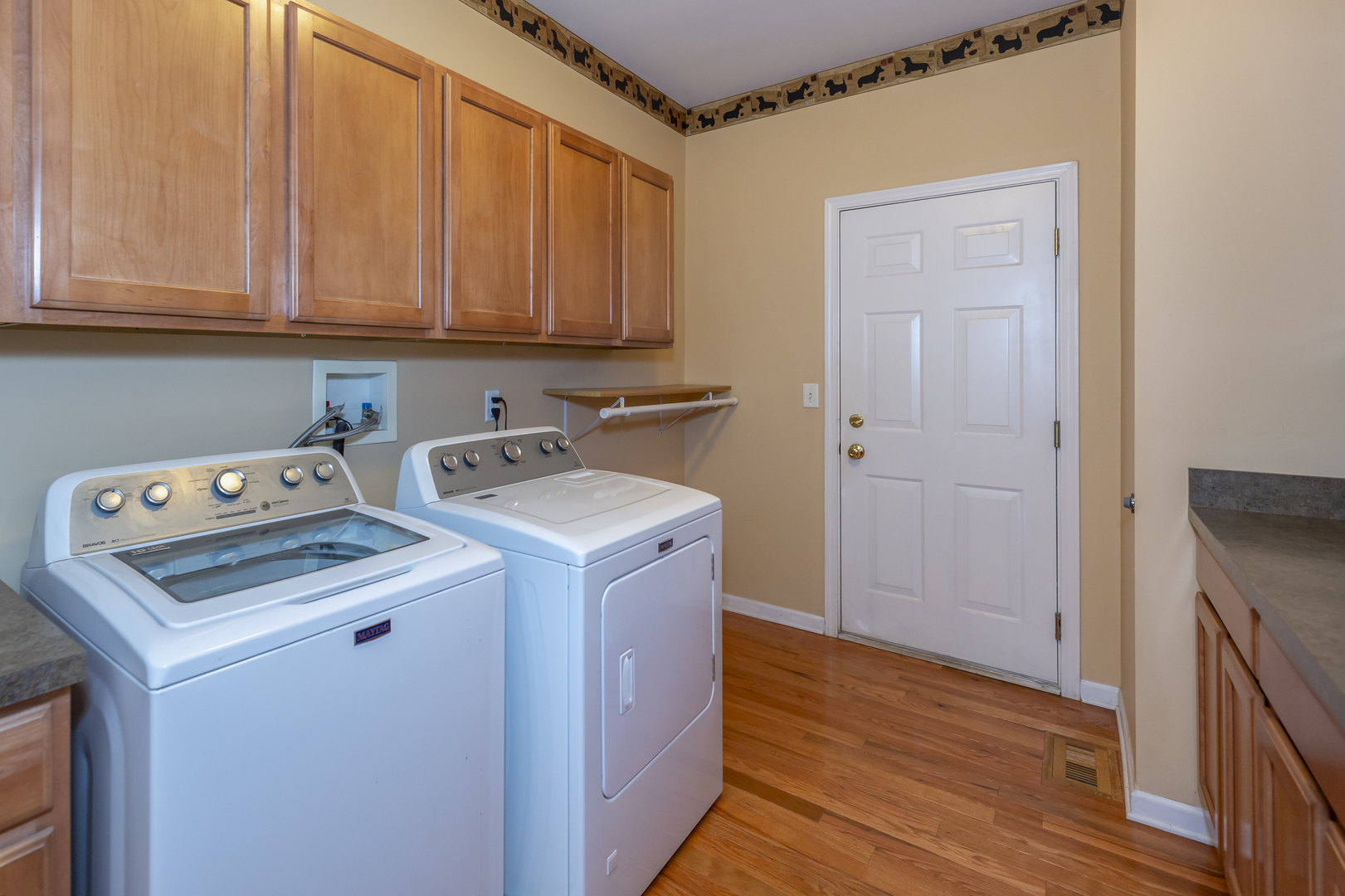 220 STEARN Drive, Genoa, IL 60135