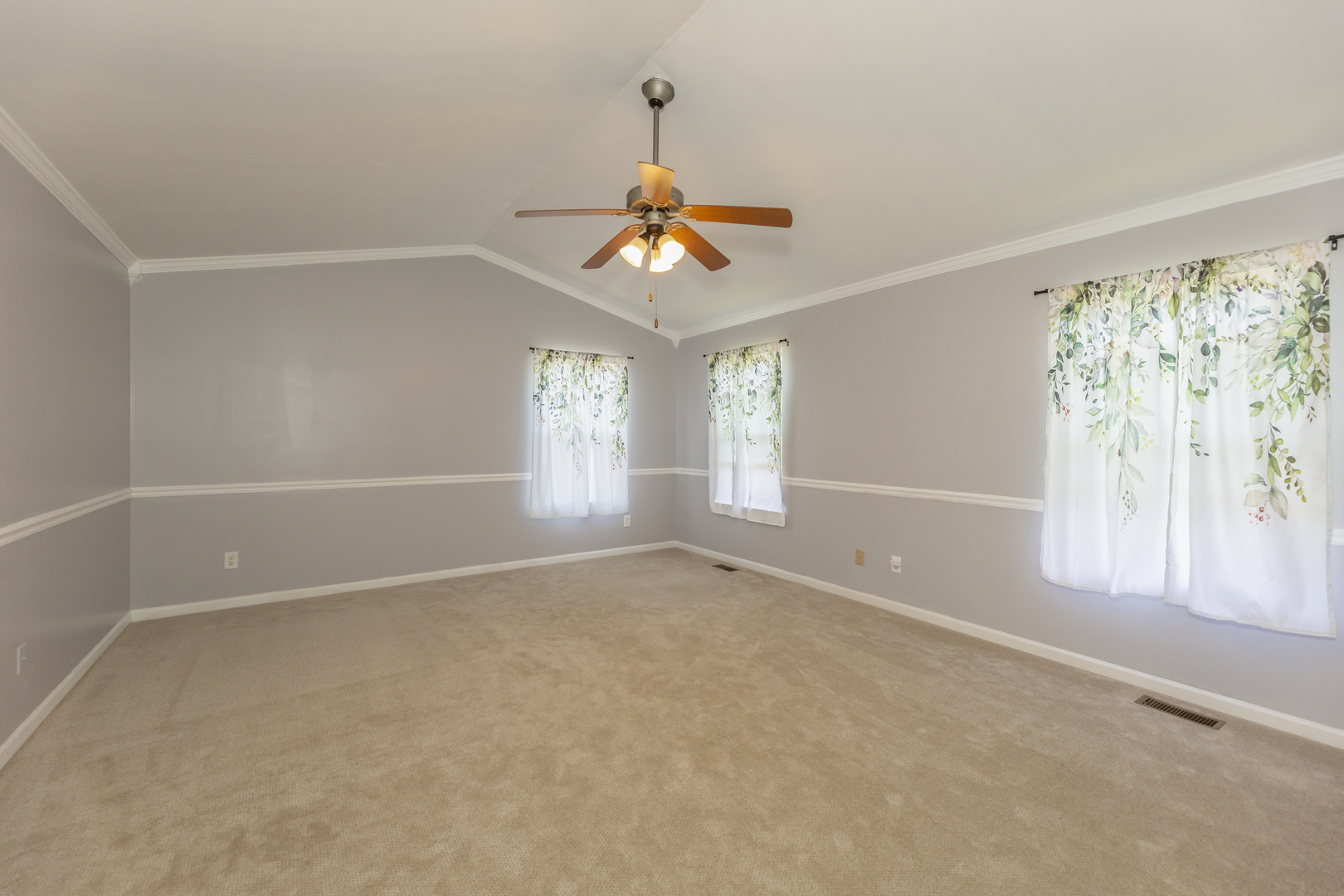 220 STEARN Drive, Genoa, IL 60135