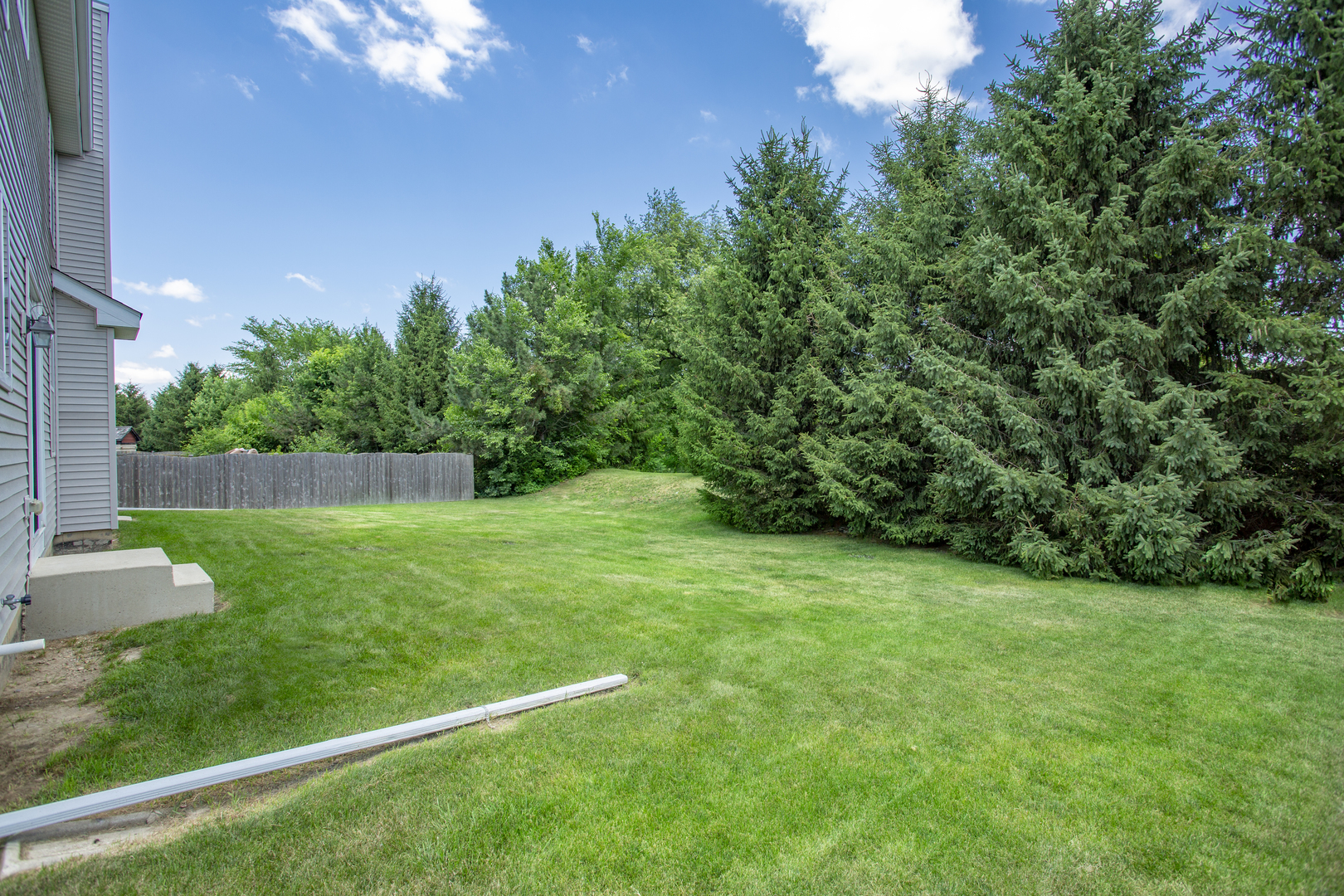 220 STEARN Drive, Genoa, IL 60135