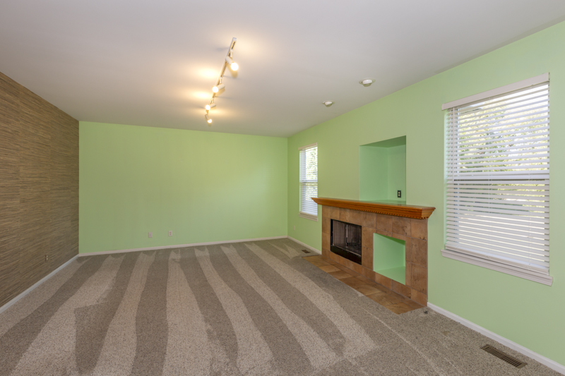 220 STEARN Drive, Genoa, IL 60135