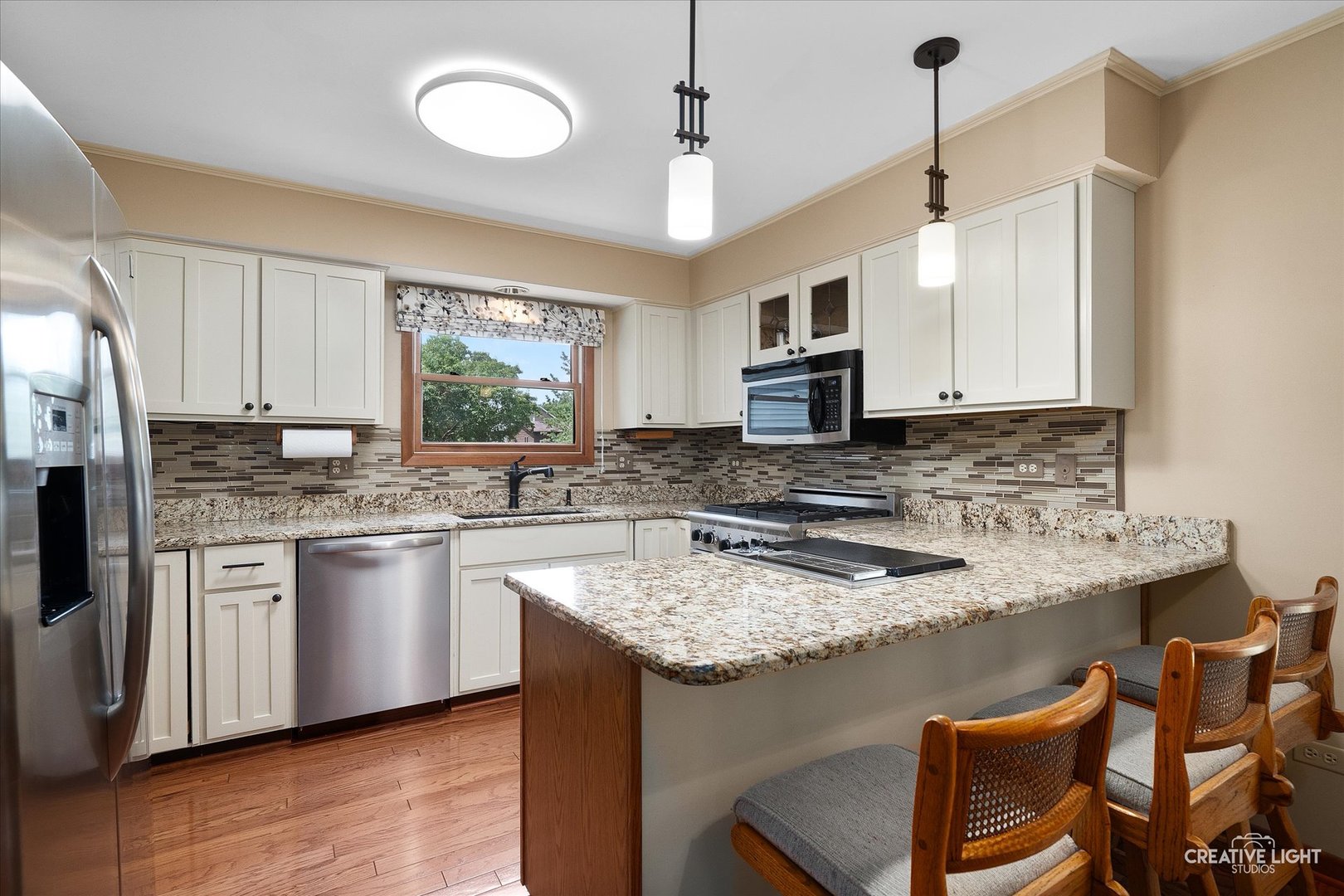 567 Roxbury Drive, Naperville, IL 60565