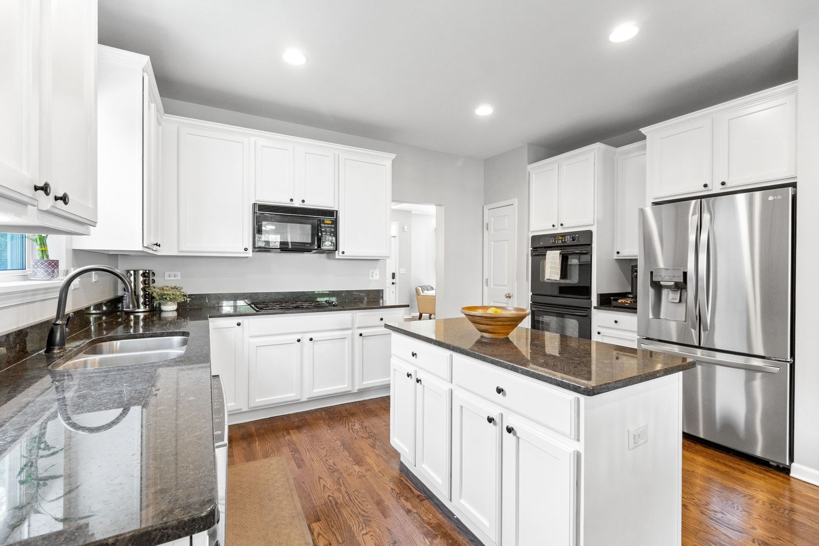 411 Frankfort Avenue, Oswego, IL 60543