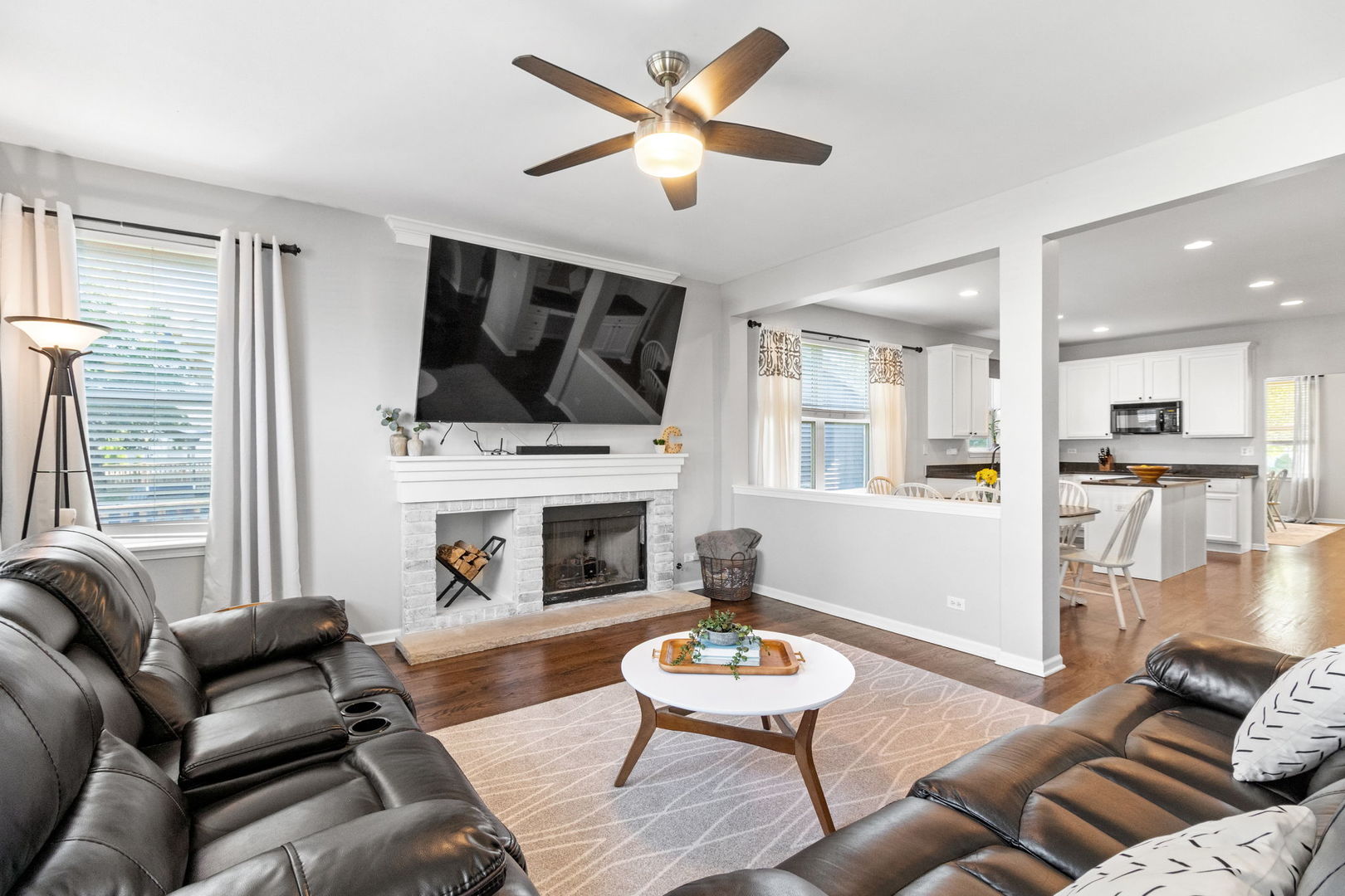 411 Frankfort Avenue, Oswego, IL 60543