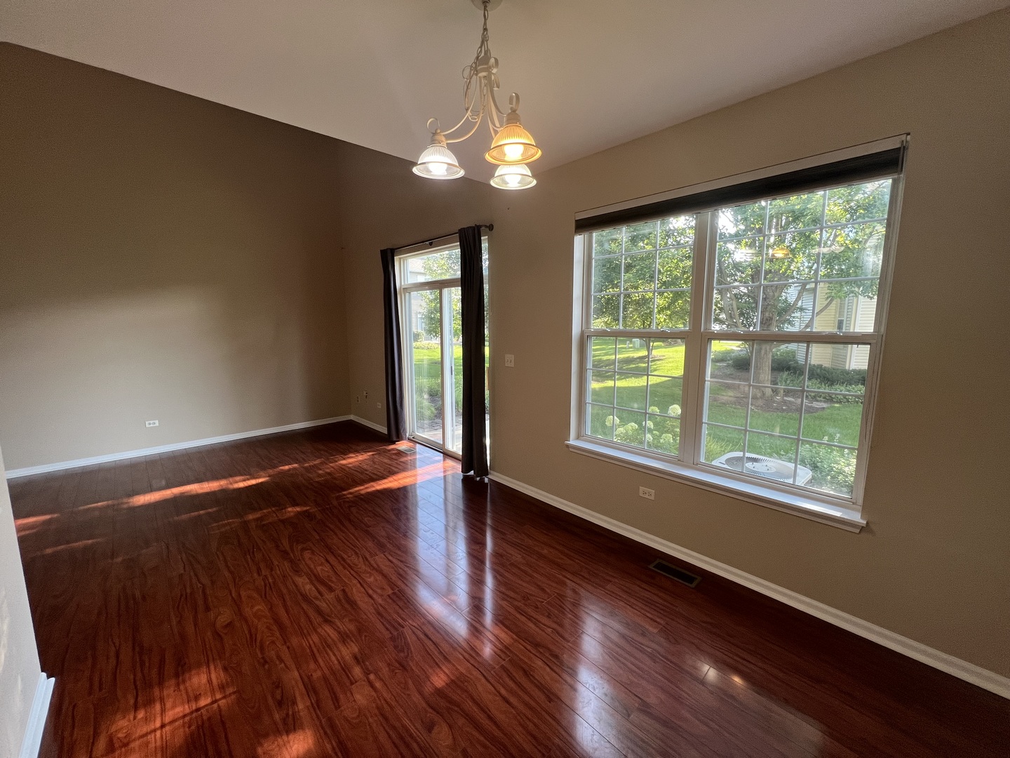 2820 White Thorn Circle #2820, Naperville, IL 60564
