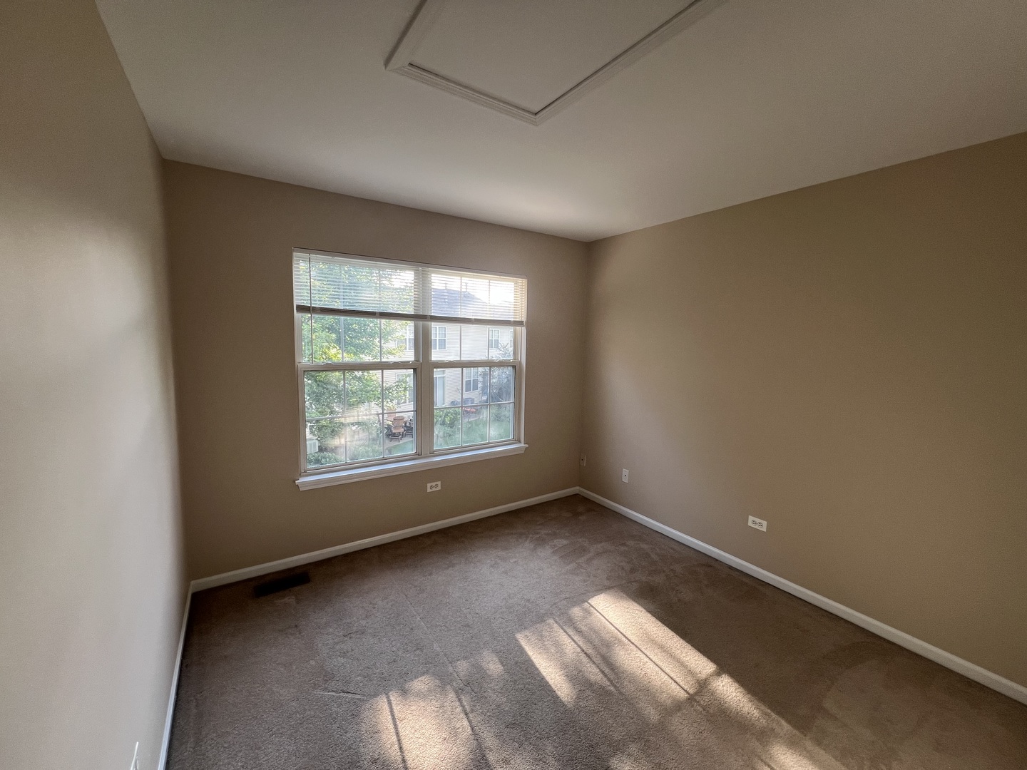2820 White Thorn Circle #2820, Naperville, IL 60564