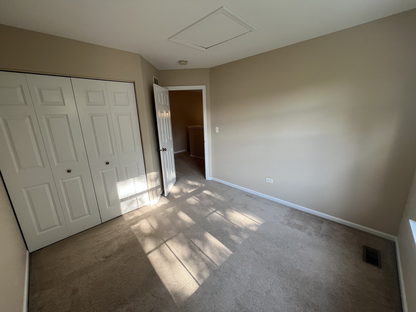 2820 White Thorn Circle #2820, Naperville, IL 60564