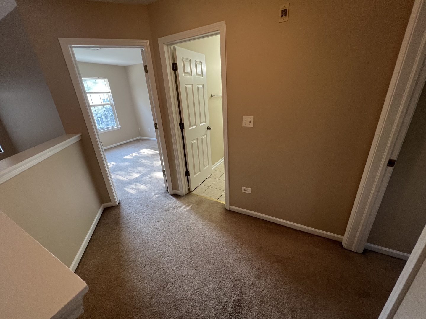 2820 White Thorn Circle #2820, Naperville, IL 60564