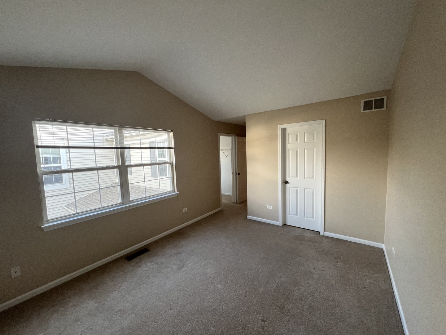 2820 White Thorn Circle #2820, Naperville, IL 60564