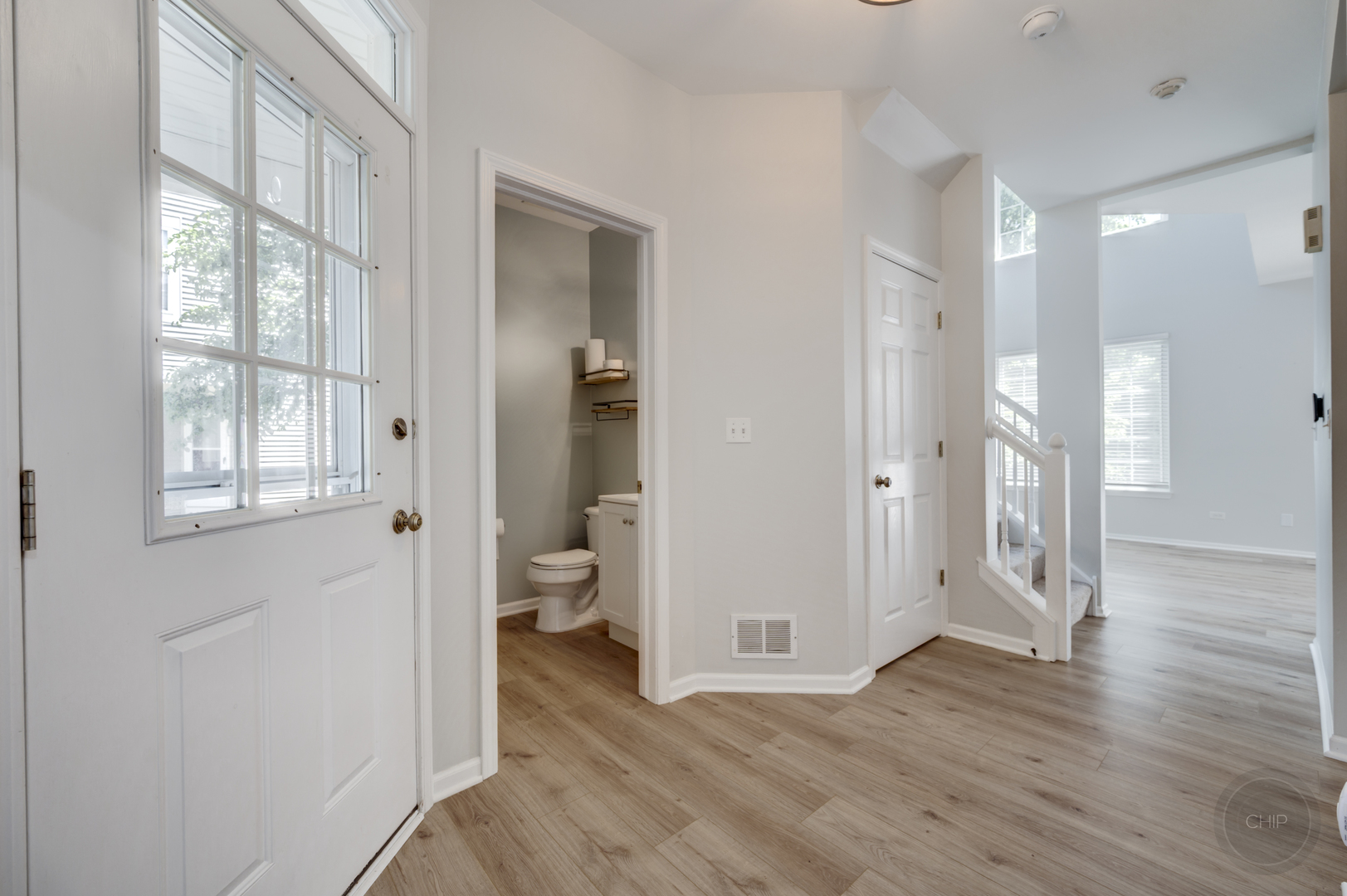 2835 White Thorn Circle, Naperville, IL 60564