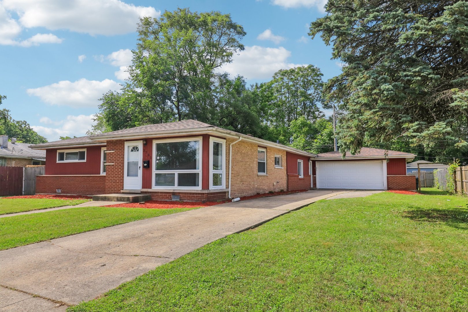 2751 N Oxford Drive, Markham, IL 60428
