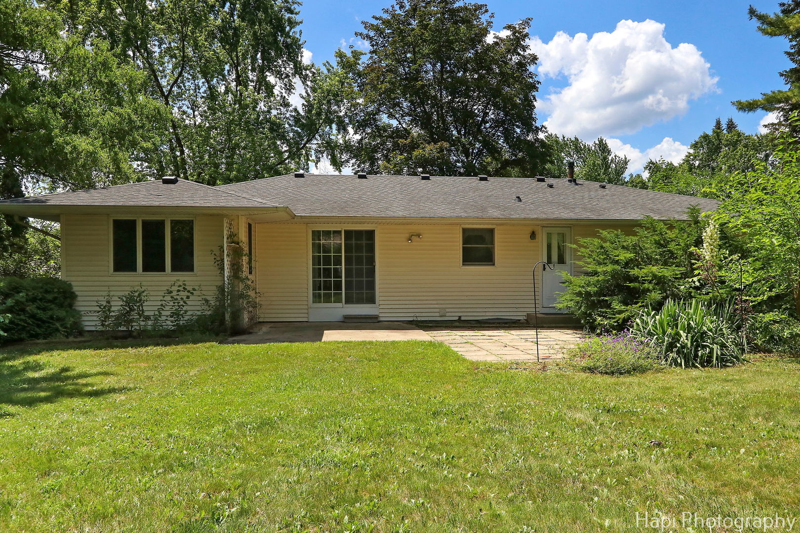 3320 W Skyway Drive, McHenry, IL 60050