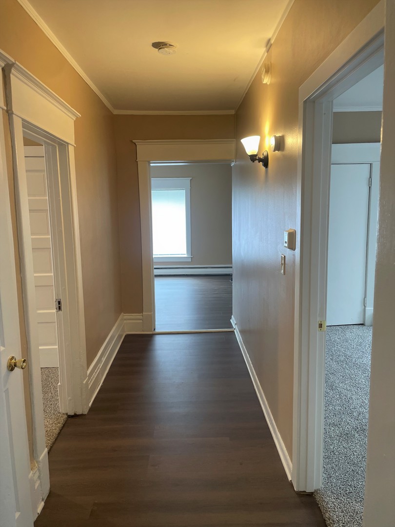 132 S Mchenry Avenue, Crystal Lake, IL 60014