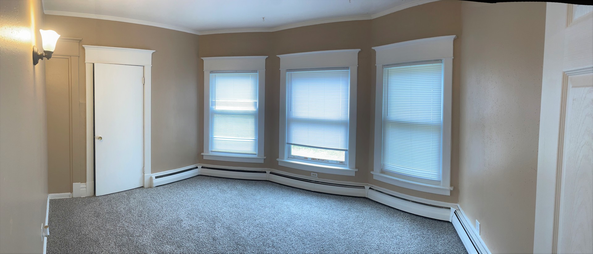 132 S Mchenry Avenue, Crystal Lake, IL 60014