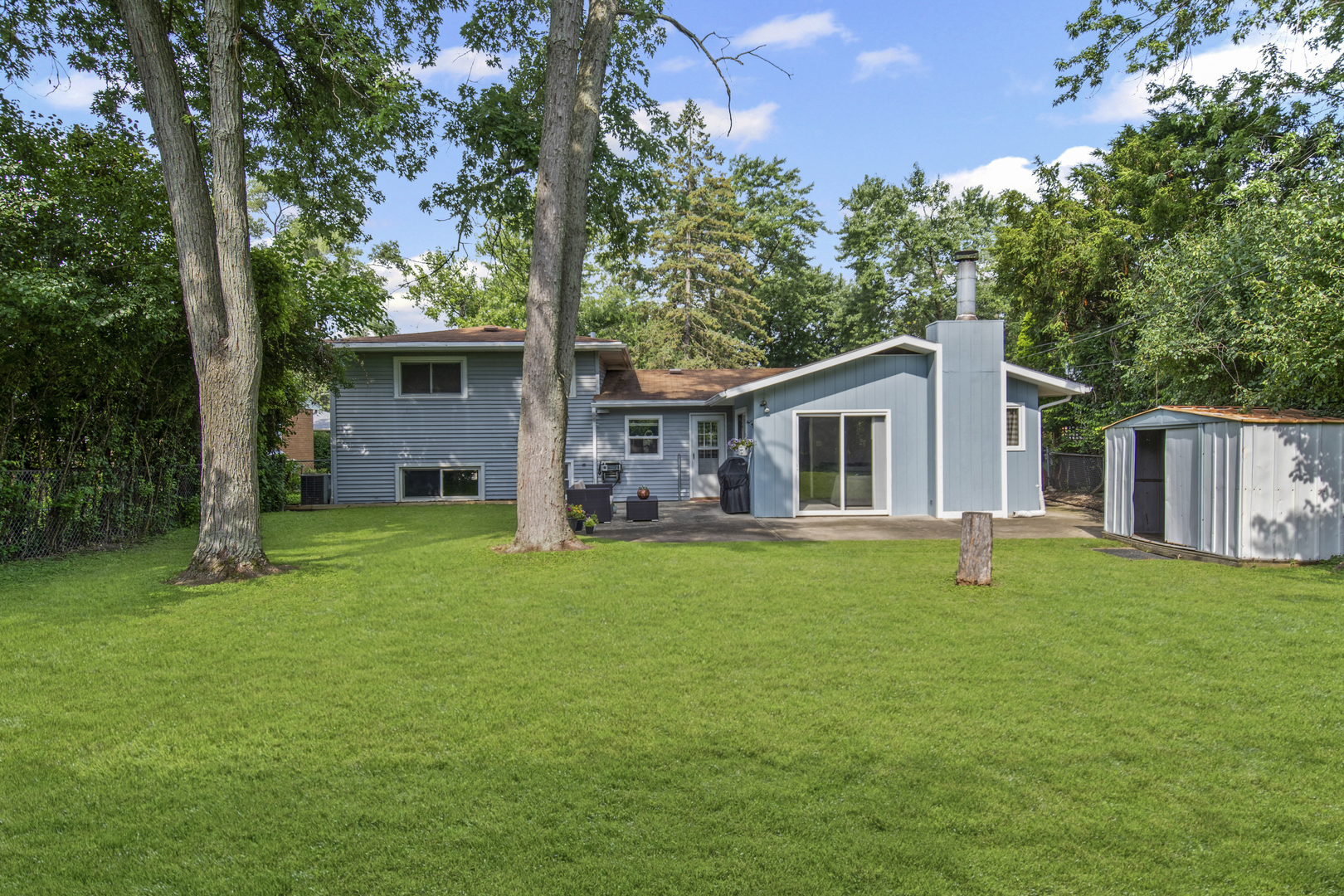 7211 Sprucewood Avenue, Woodridge, IL 60517