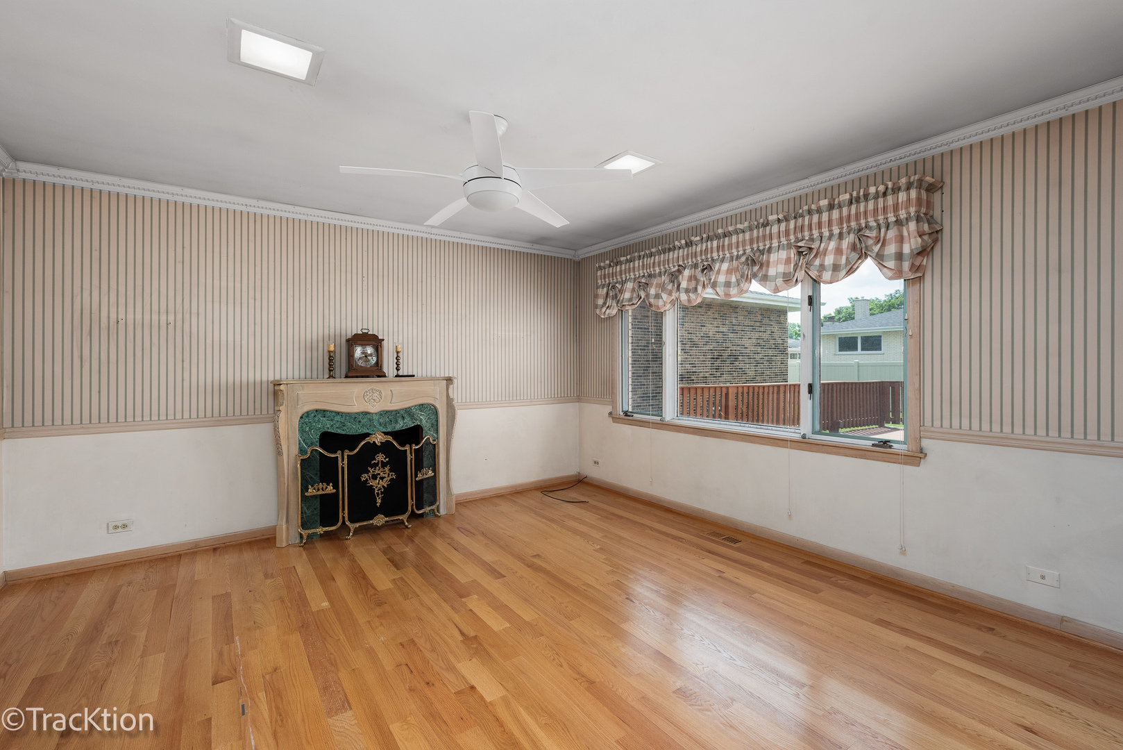 11107 Kingston Street, Westchester, IL 60154