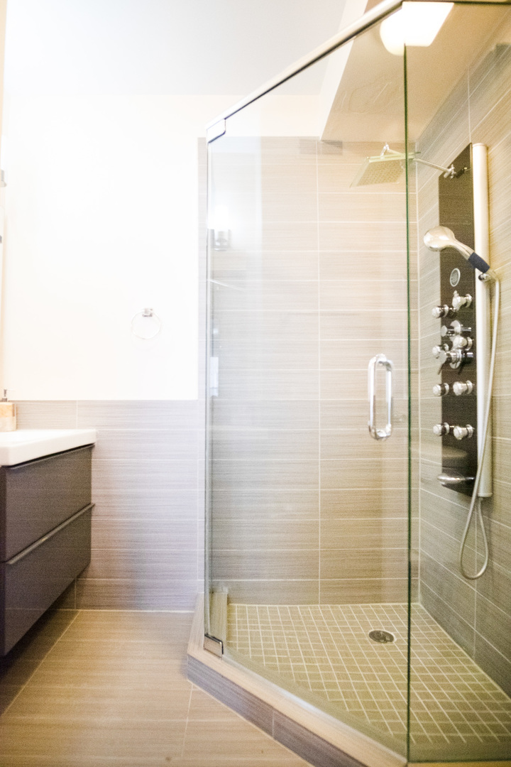 2319 W Rosemont Avenue #1, Chicago, IL 60659