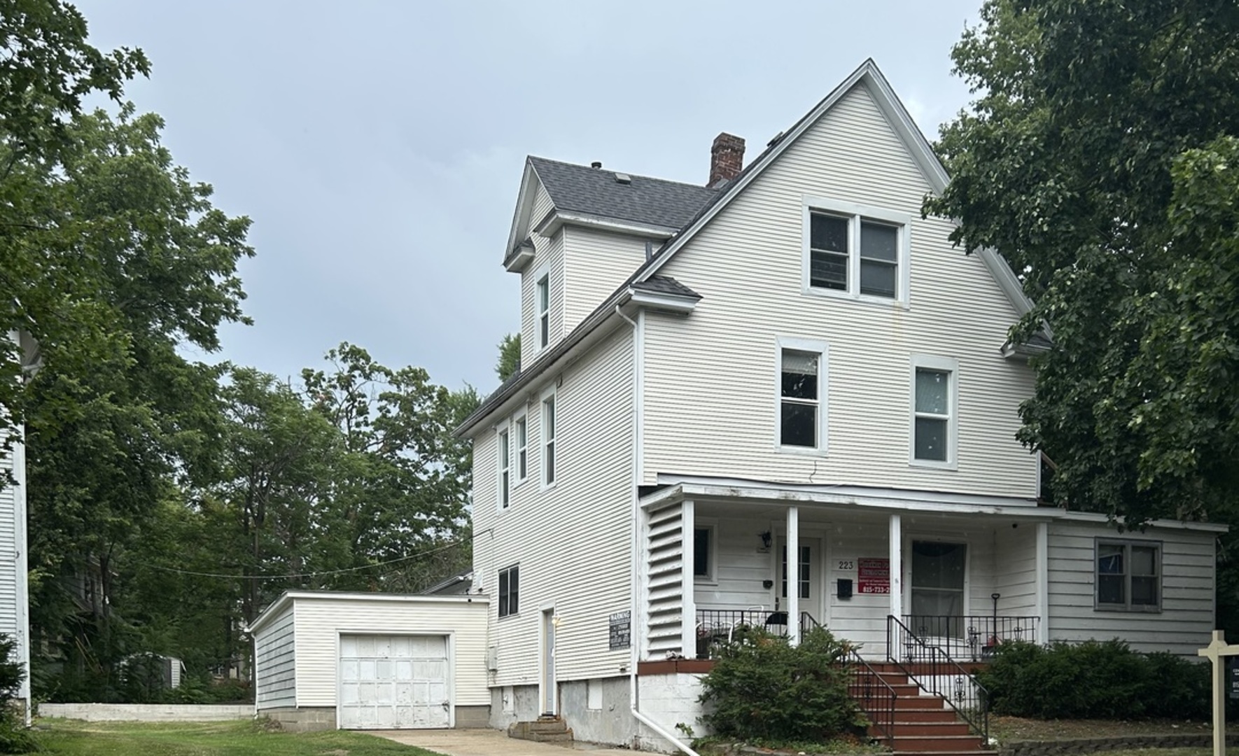 223 W Locust Street, DeKalb, IL 60115