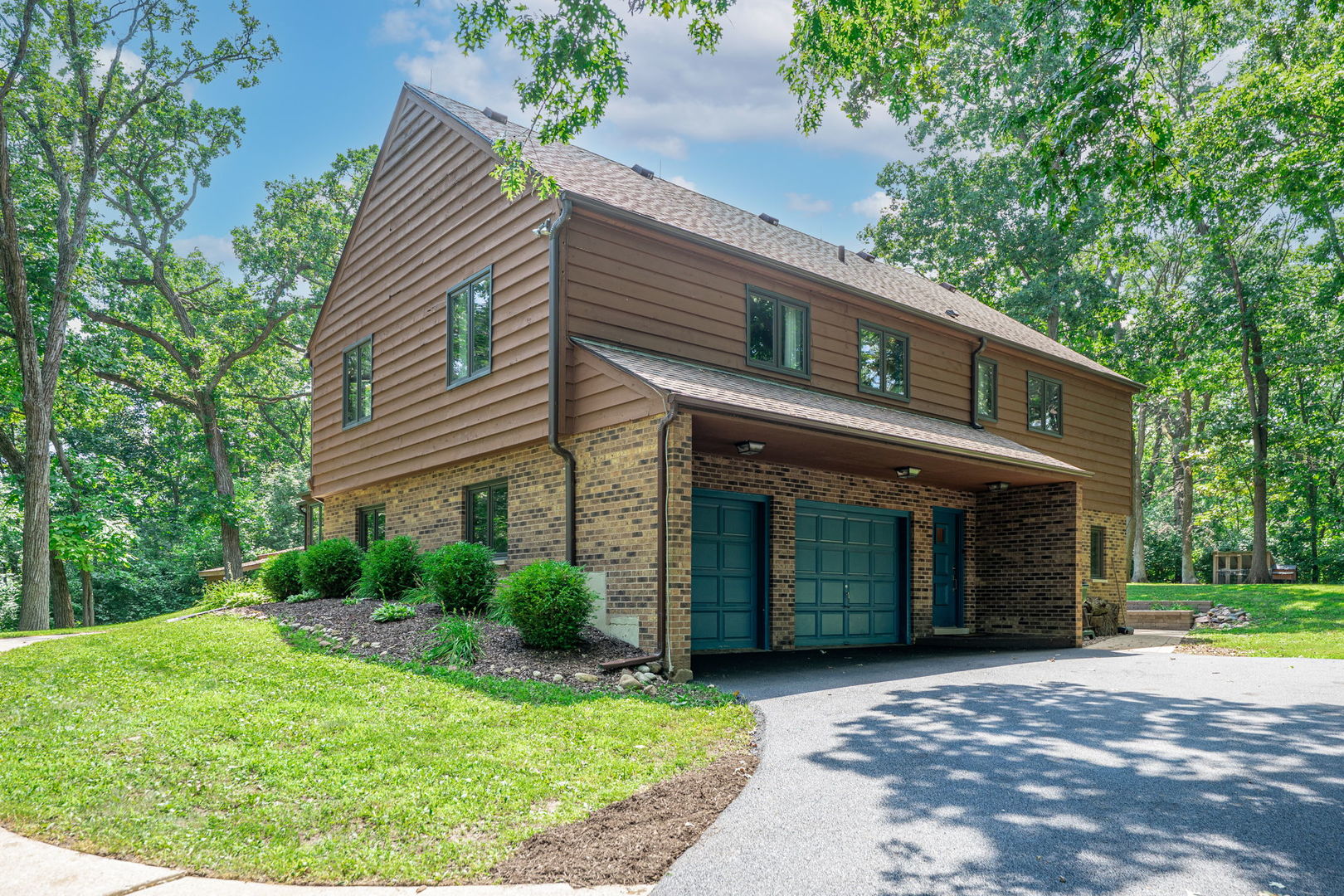 1313 Chatham Lane, Woodstock, IL 60098