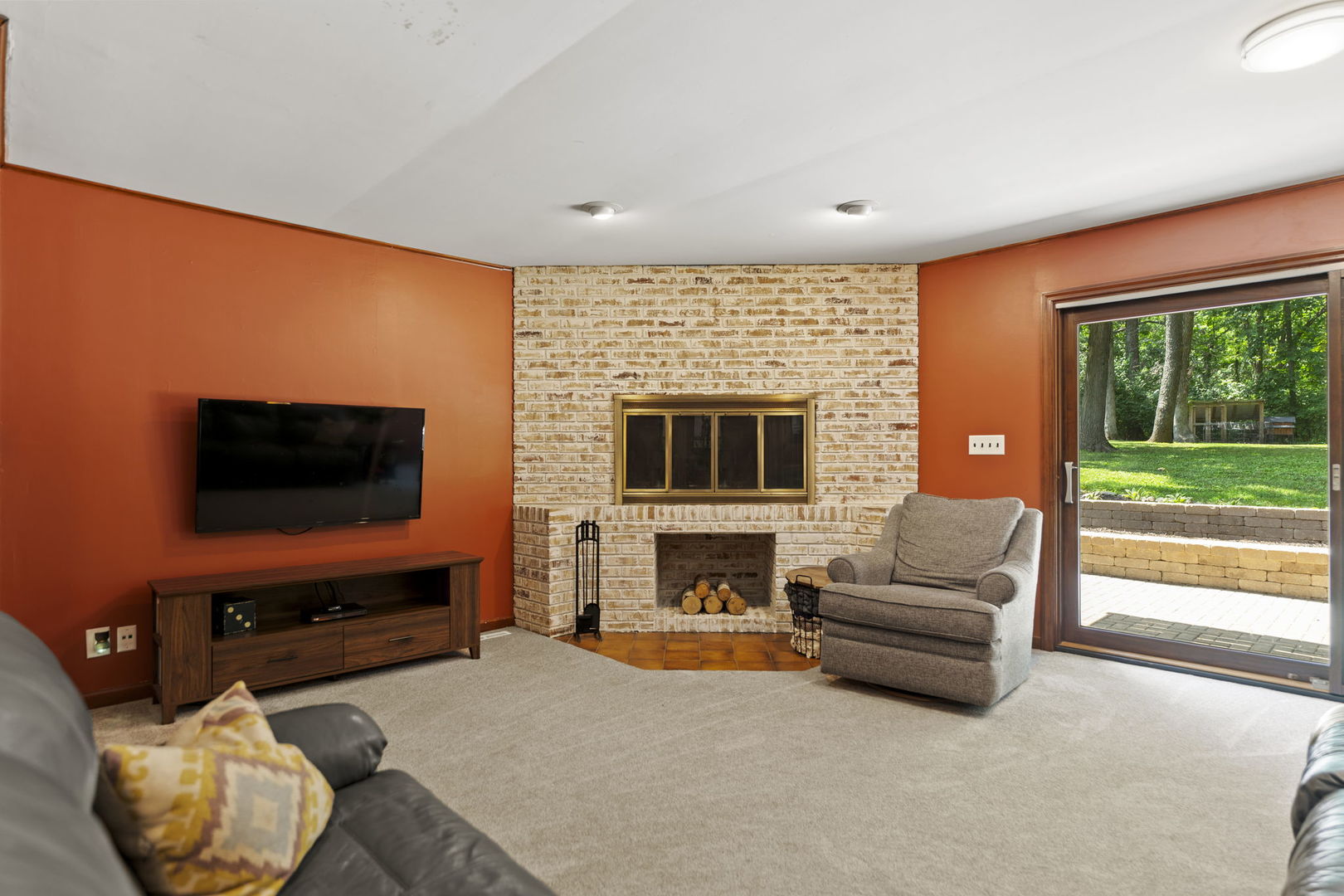 1313 Chatham Lane, Woodstock, IL 60098
