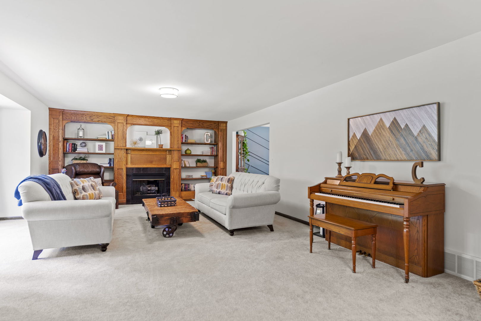 1313 Chatham Lane, Woodstock, IL 60098