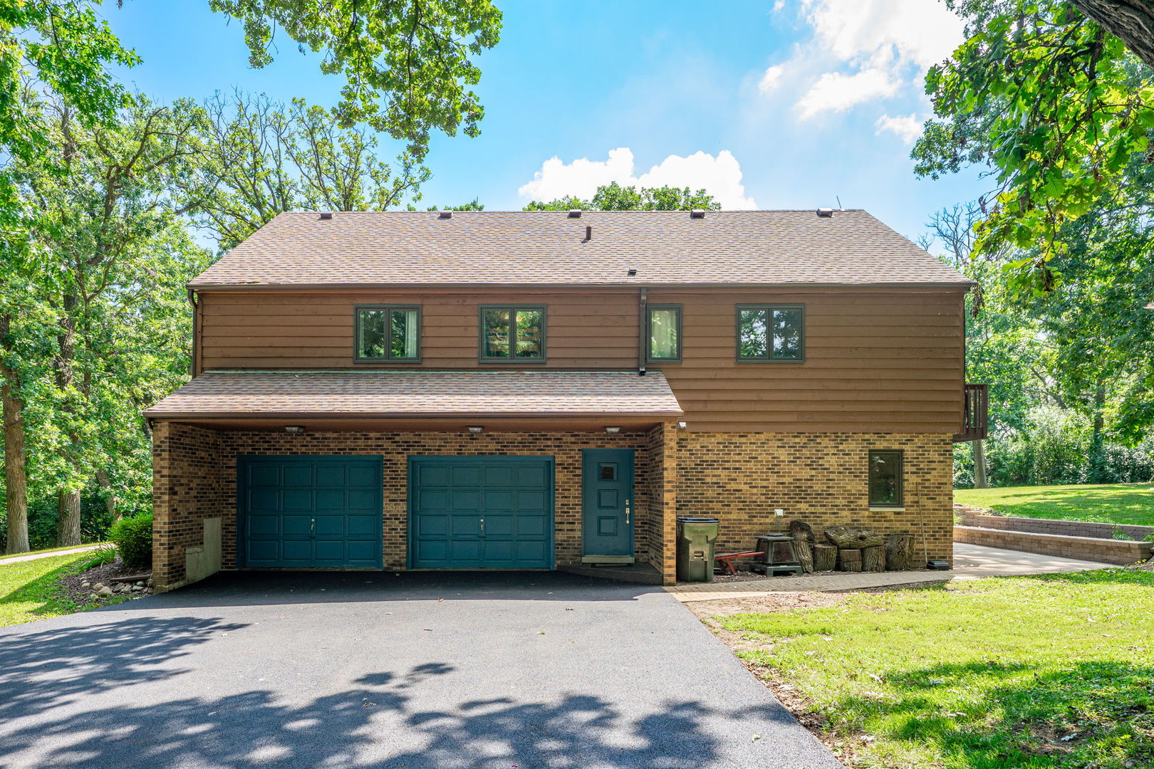 1313 Chatham Lane, Woodstock, IL 60098