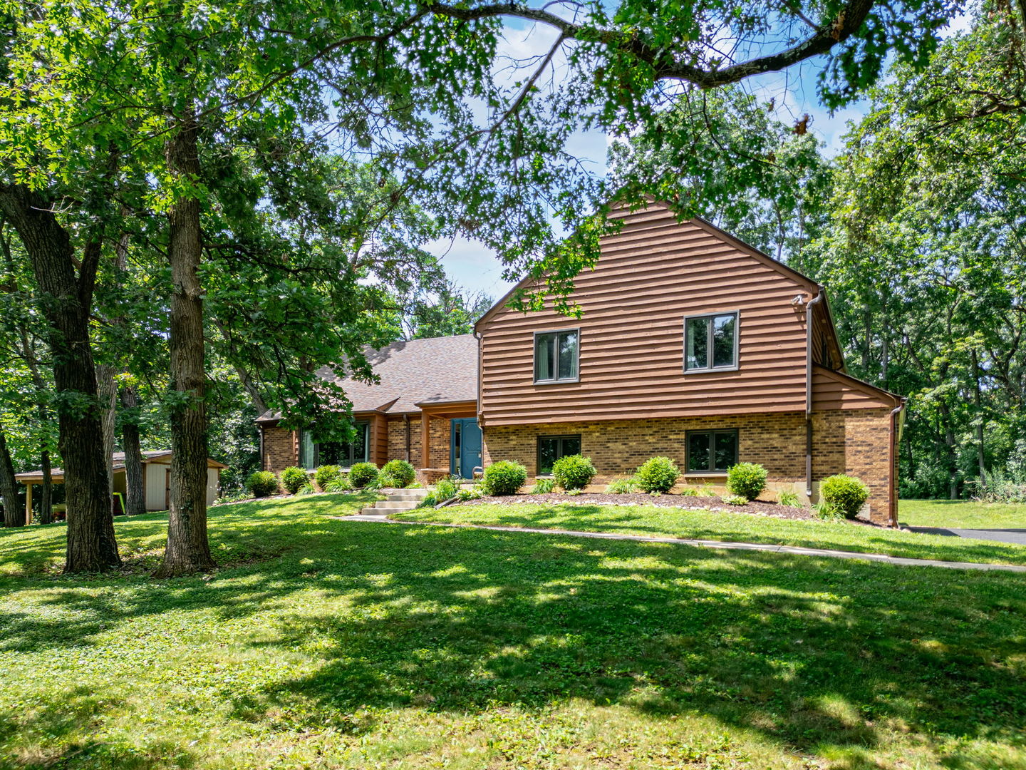 1313 Chatham Lane, Woodstock, IL 60098