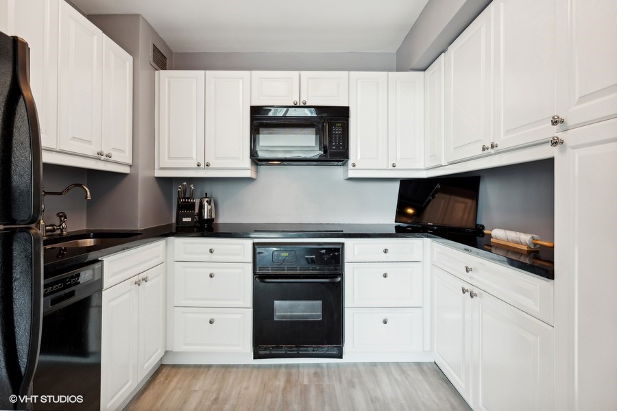 3600 N Lake Shore Drive #2223, Chicago, IL 60613