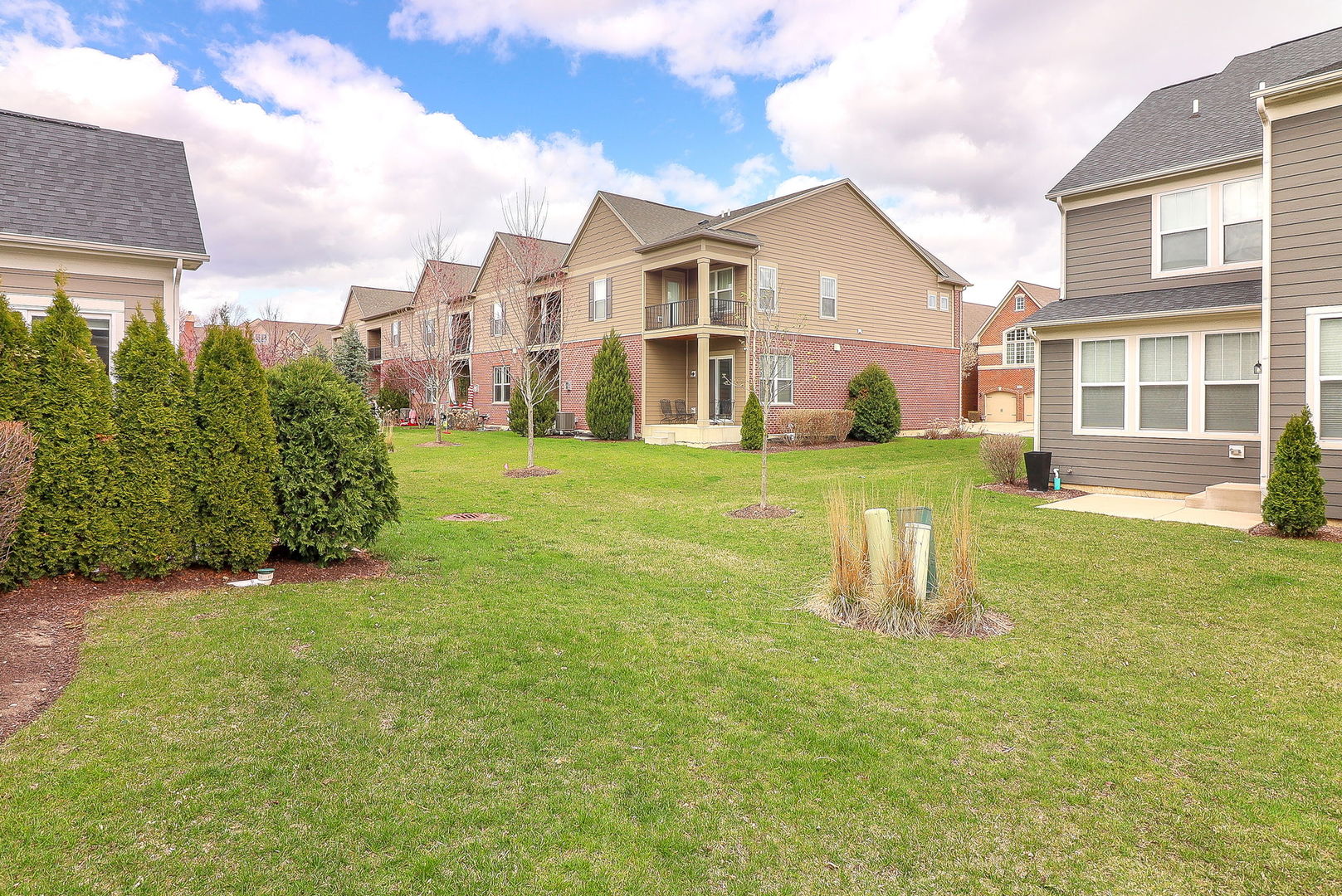 169 Waverly Court, Bloomingdale, IL 60108