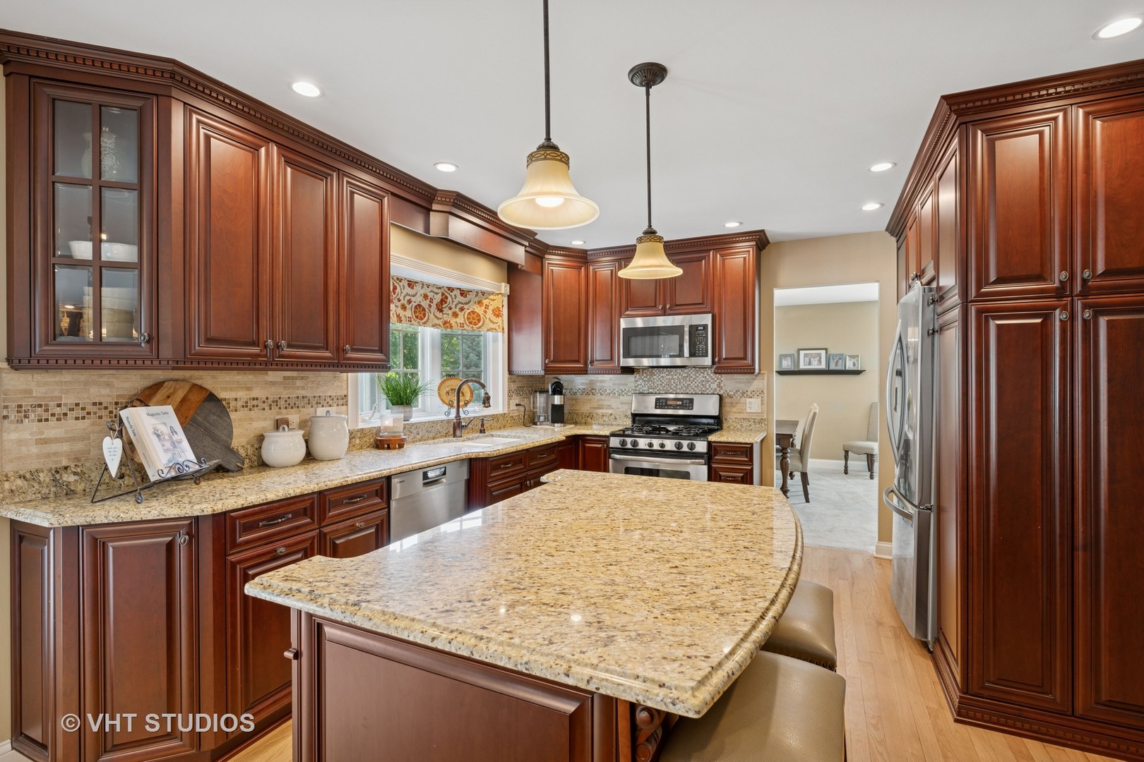1700 GREEN RIVER Drive, Schaumburg, IL 60194