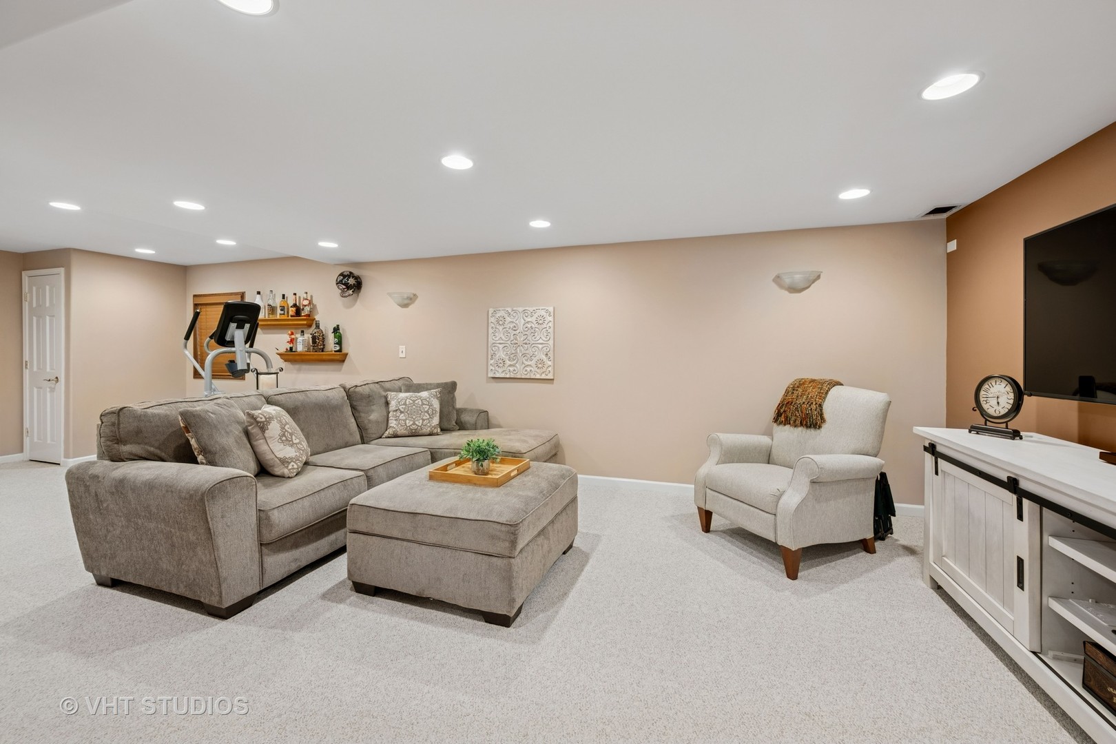 1700 GREEN RIVER Drive, Schaumburg, IL 60194