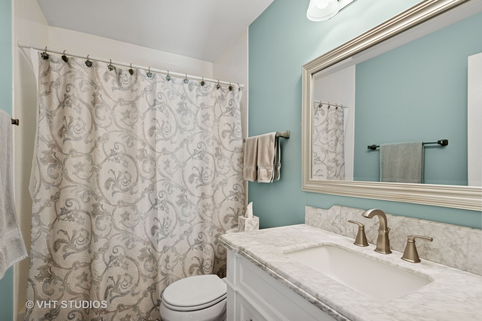 1700 GREEN RIVER Drive, Schaumburg, IL 60194