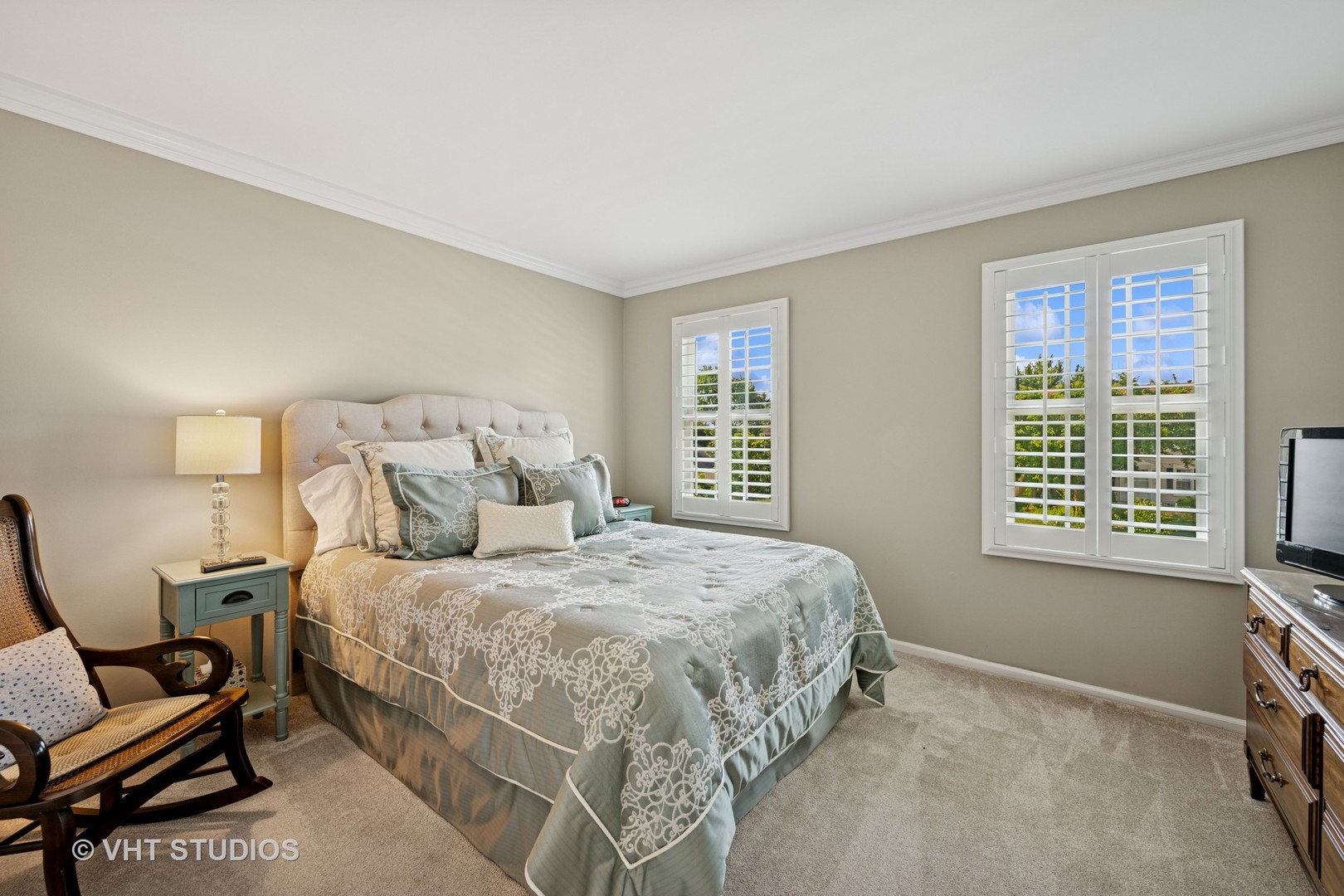 1700 GREEN RIVER Drive, Schaumburg, IL 60194
