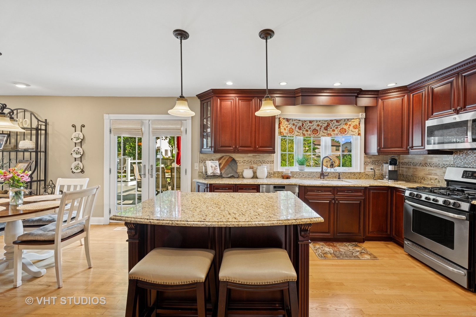 1700 GREEN RIVER Drive, Schaumburg, IL 60194