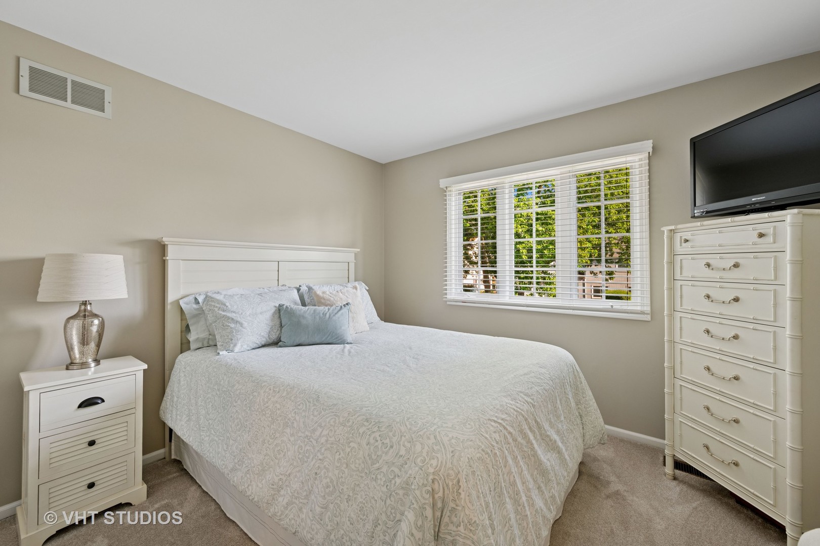 1700 GREEN RIVER Drive, Schaumburg, IL 60194