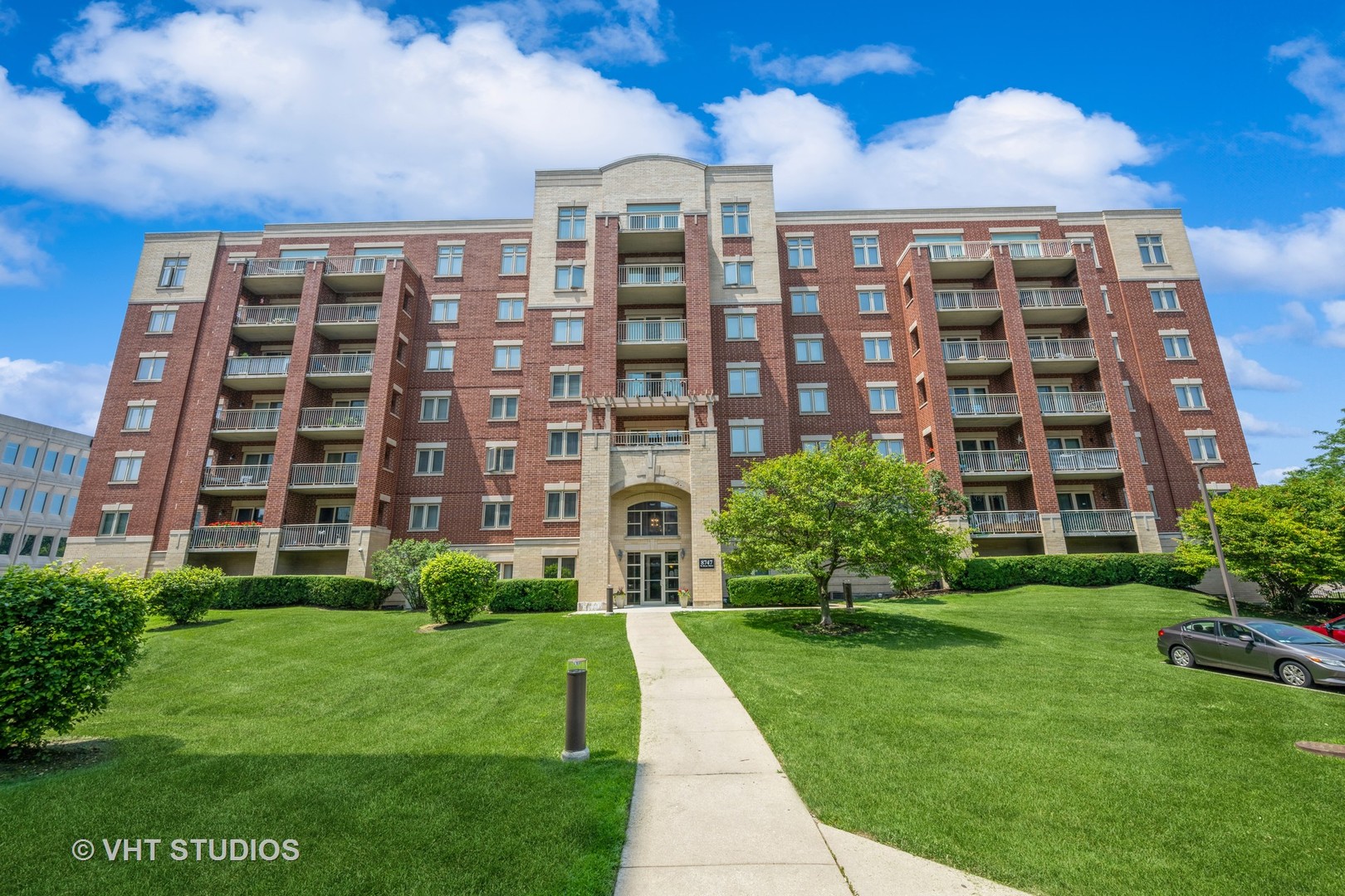 8747 W Bryn Mawr Avenue #704, Chicago, IL 60631