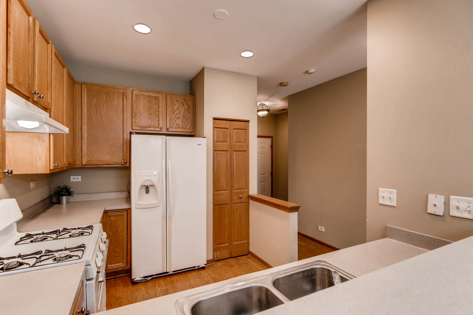 961 GENESEE Court #961, Naperville, IL 60563
