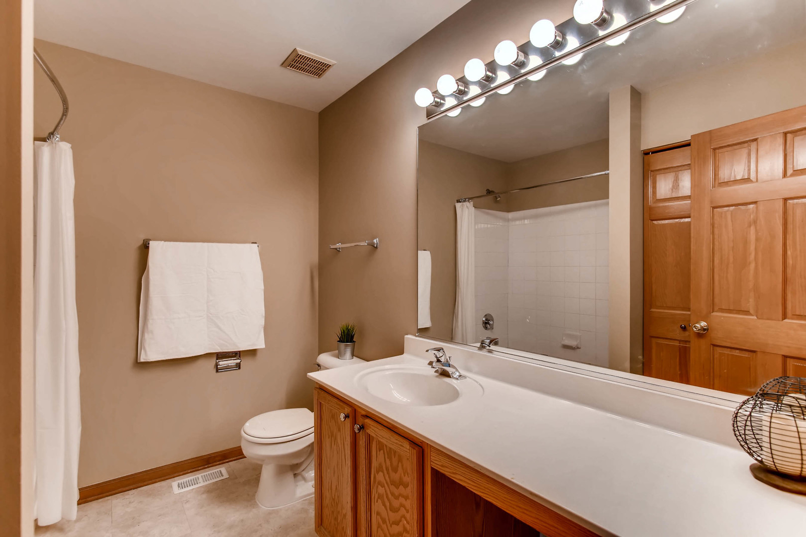 961 GENESEE Court #961, Naperville, IL 60563