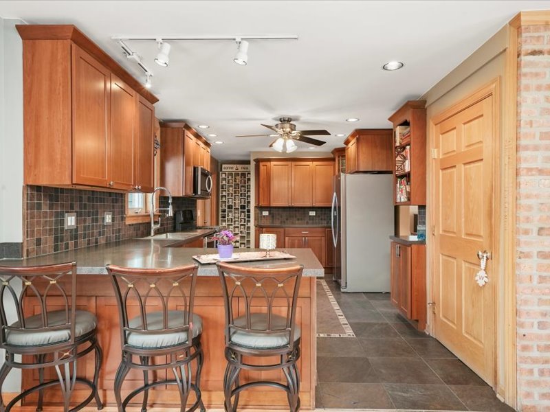5622 S Oak Park Avenue, Chicago, IL 60638
