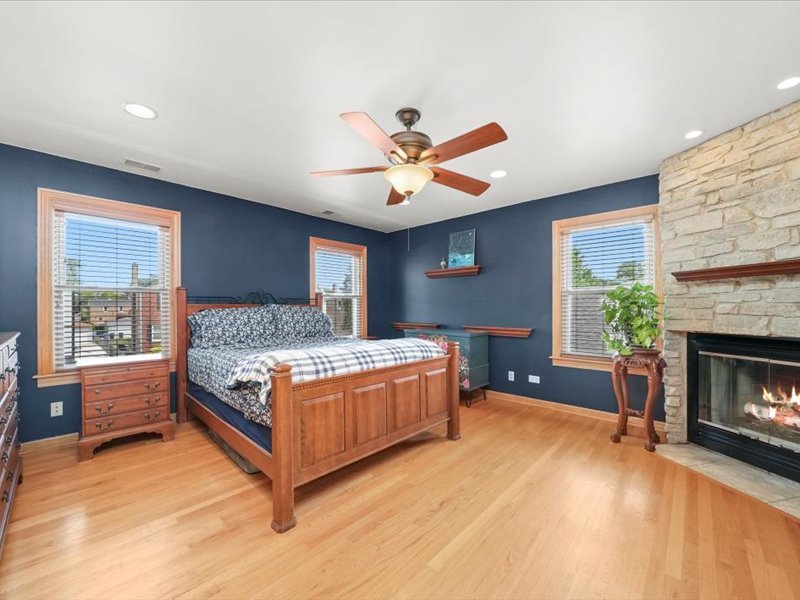5622 S Oak Park Avenue, Chicago, IL 60638