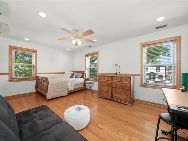5622 S Oak Park Avenue, Chicago, IL 60638