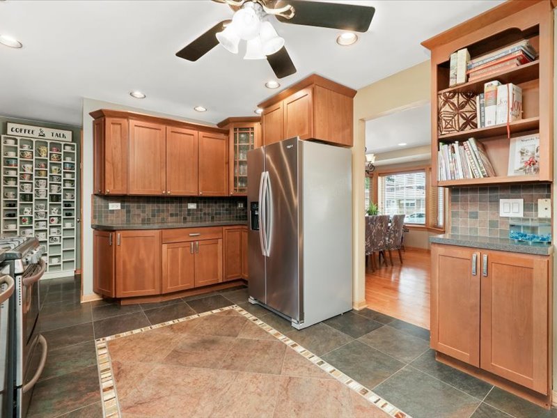 5622 S Oak Park Avenue, Chicago, IL 60638