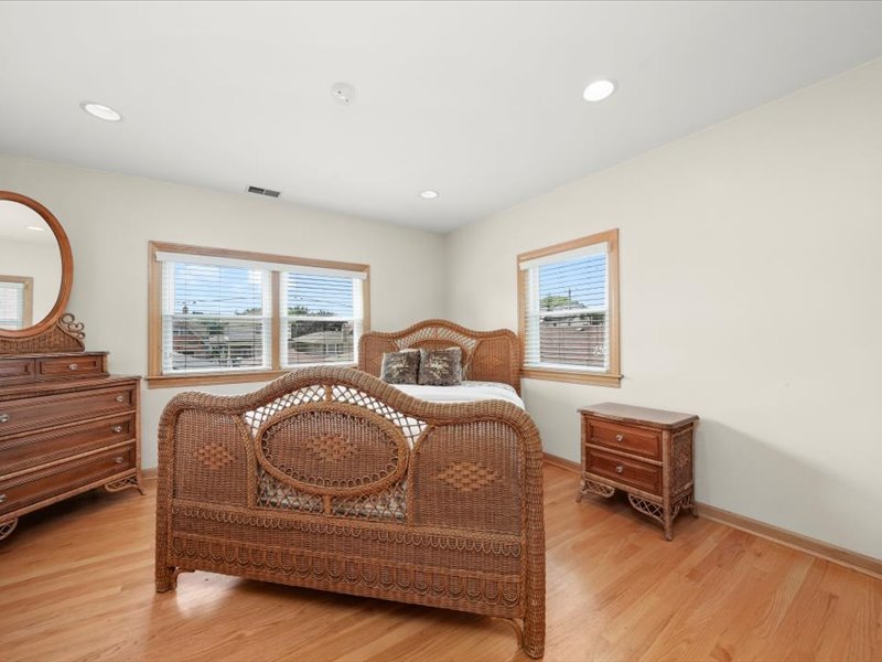 5622 S Oak Park Avenue, Chicago, IL 60638