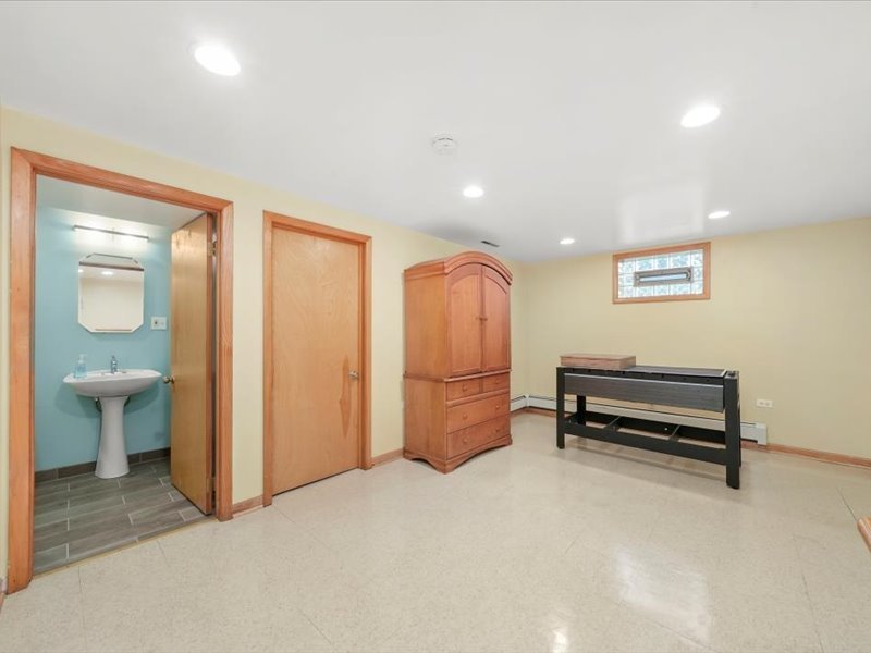 5622 S Oak Park Avenue, Chicago, IL 60638