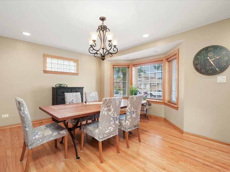 5622 S Oak Park Avenue, Chicago, IL 60638