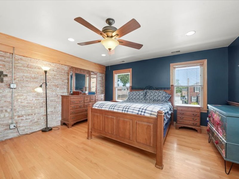 5622 S Oak Park Avenue, Chicago, IL 60638
