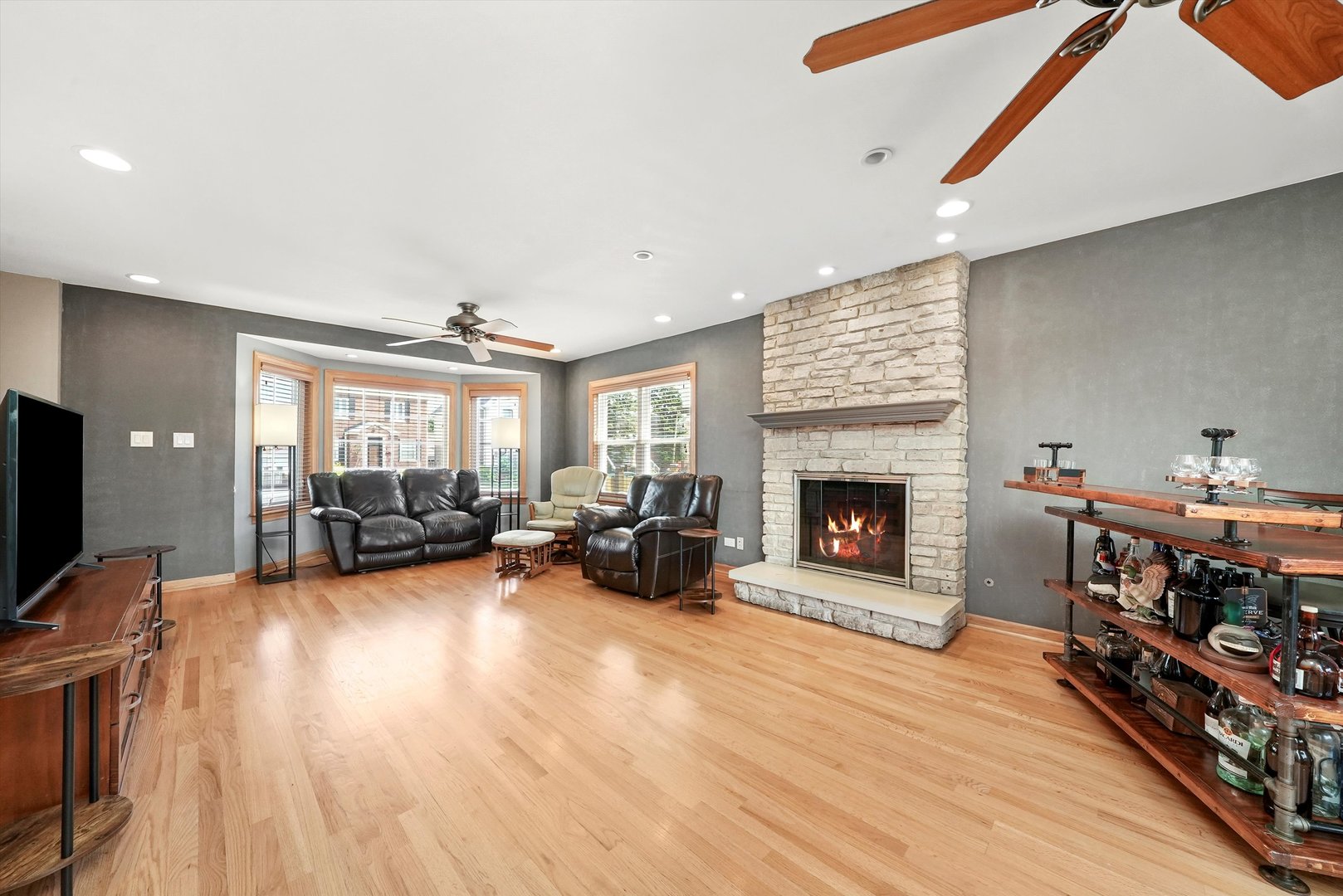 5622 S Oak Park Avenue, Chicago, IL 60638