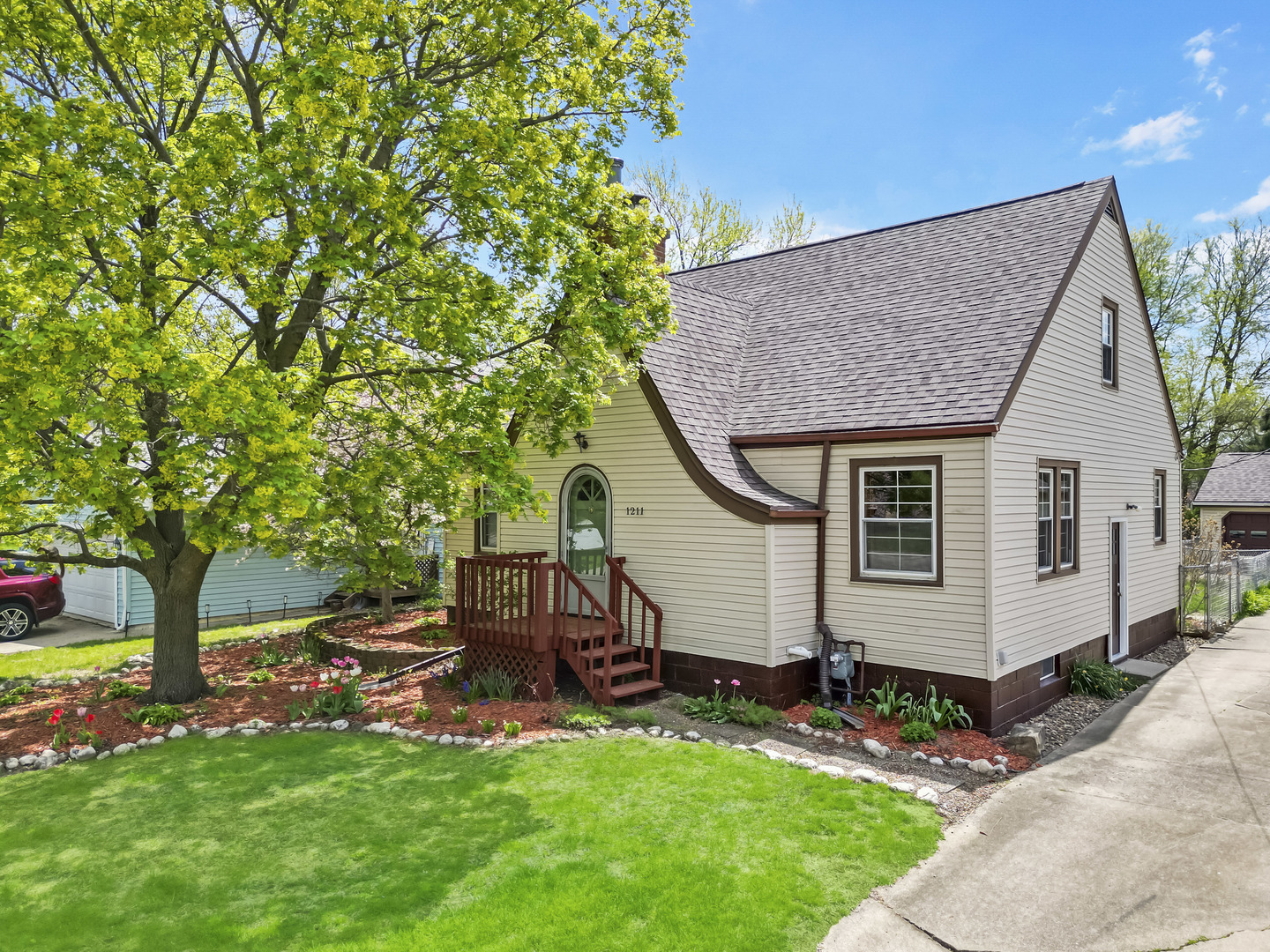 1211 Hovey Avenue, Normal, IL 61761