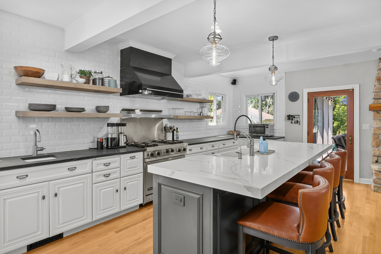 820 S GROVE Avenue, Barrington, IL 60010