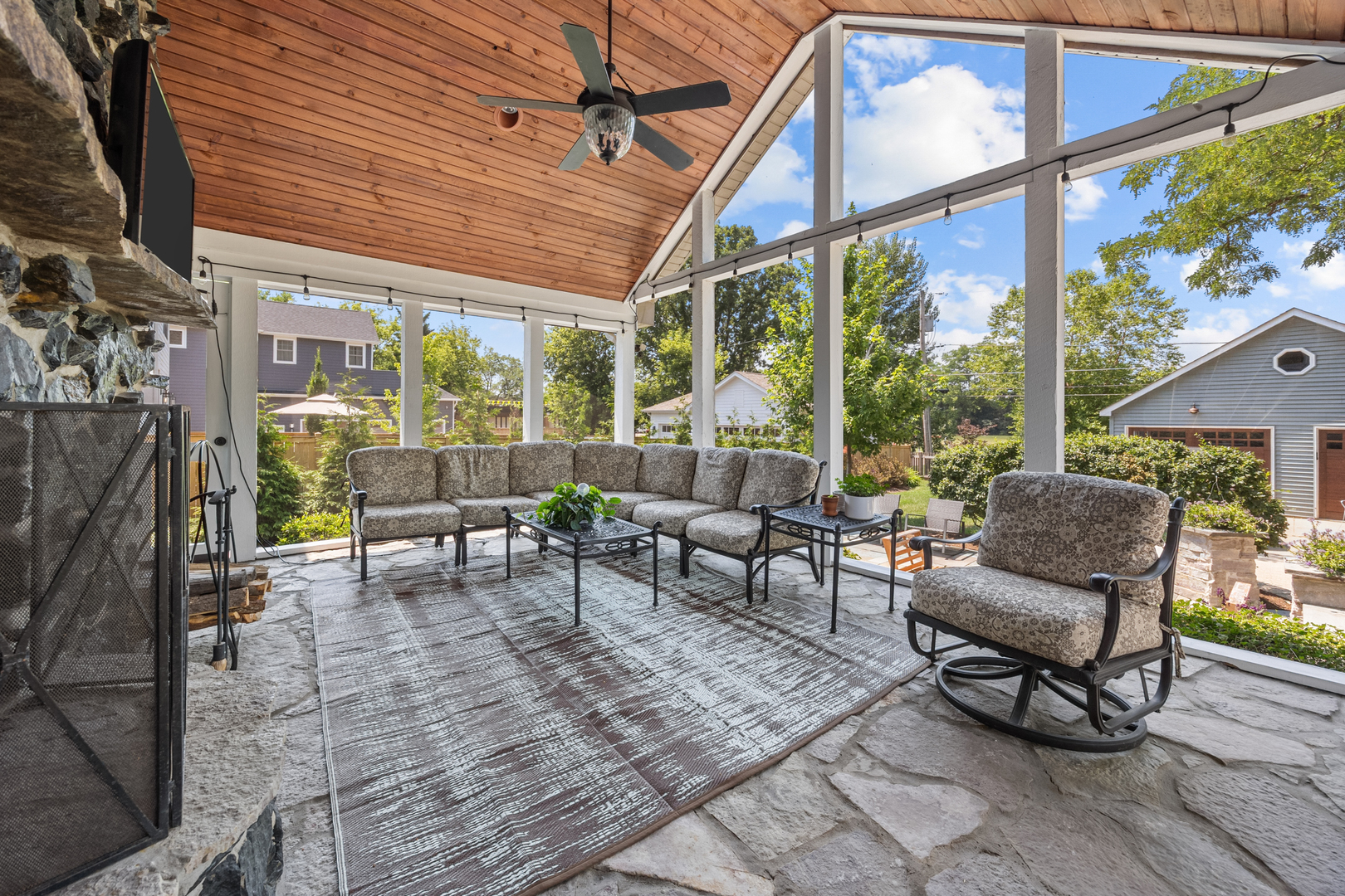 820 S GROVE Avenue, Barrington, IL 60010