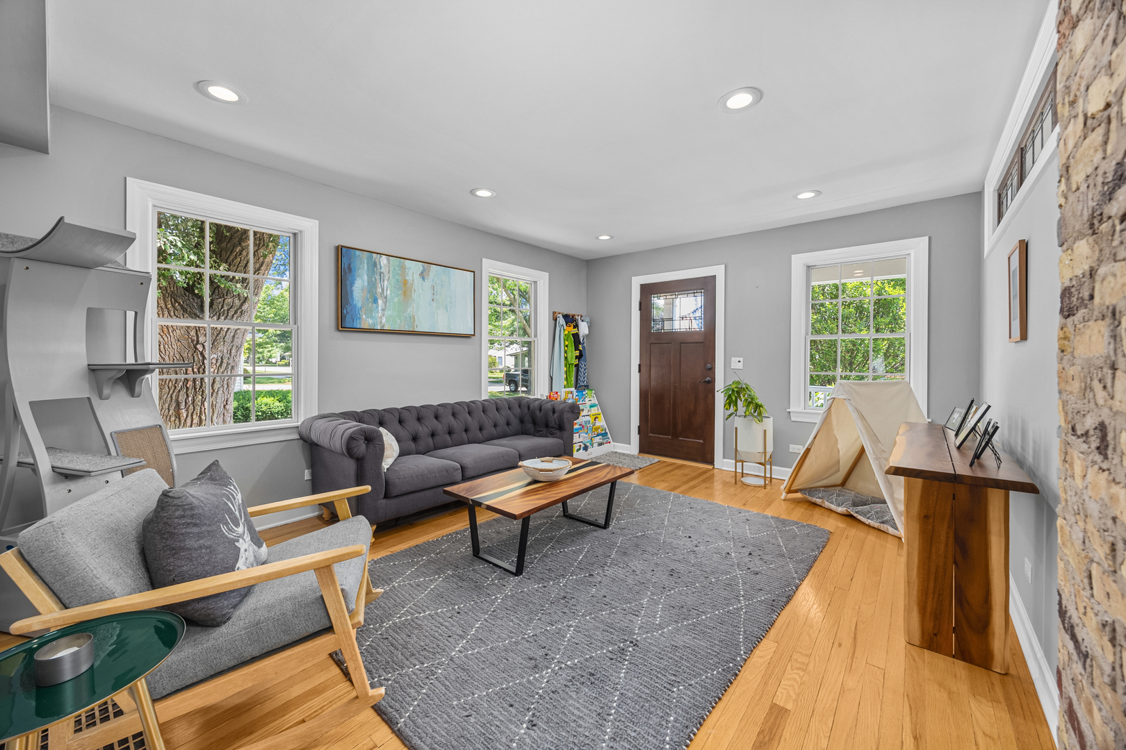 820 S GROVE Avenue, Barrington, IL 60010